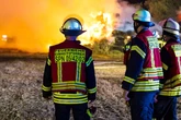 500 Heuballen brennen lichterloh: Bauern packen mit an
