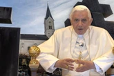Papst Benedikt als Beklagter: Bistum strebt im Skandalpriester-Fall außergerichtliche Einigung an