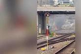 Tragischer Unfall am Frankfurter Hauptbahnhof legt Stellwerk lahm: Viele Zugausfälle!