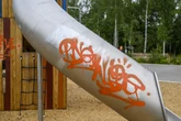 Graffiti-Schmierer verunstalten weiteren Chemnitzer Spielplatz