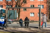 Seniorin von Bank gestoßen und schwer verletzt: Wer hat etwas gesehen?