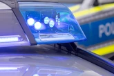 War es Mord? Frau und Kleinkind leblos auf Waldweg gefunden