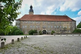 Hier kann ein riesiges Anwesen ersteigert werden: Schloss Schochwitz sucht neue Besitzer