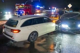 Crash beim Auffahren auf A14: BMW zwischen Taxi und Leitplanke eingeklemmt
