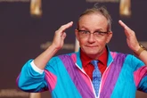 Wigald Boning verrät im "Riverboat", warum er in Stöckelschuhen auf die Zugspitze lief und scheiterte