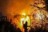 Feuerwehreinsatz im Landkreis Zwickau: Gartenlaube gerät in Vollbrand