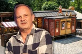Wo Kaninchen wohnten, wird jetzt Oper gespielt: Bunter Zirkuswagen hat eine bewegte Geschichte