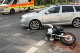 Autofahrerin übersieht Motorrad im Leipziger Süden: Biker verletzt