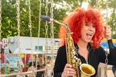 Die Saxofonistin von der Kaisermania: Für Dresden ist Tina Tandler Feuer und Flamme