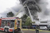 Obwohl Brand in Autowerkstatt eigentlich schon gelöscht war: Feuerwehr muss wieder ausrücken