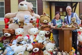 Bärenstarke Aktion für tierisch guten Zweck: Wolle versteigert seine Teddy-Sammlung