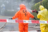 Giftiges Gas tritt in Schwimmbad aus! Spezialkräfte im Einsatz