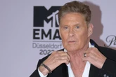 Fans sind in Sorge: Hollywood-Star plötzlich auf Rollstuhl angewiesen