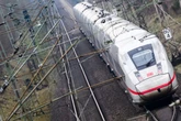 Kein Sauerstoff: ICE bleibt liegen, Reisende müssen umsteigen