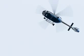 Nach Unfall und Bedrohung: Polizei fahndet mit Hubschrauber nach Betrunkenem