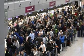 Chaotischer Ferienstart in NRW: Reisende müssen vereinzelt ohne Gepäck fliegen