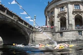 Schwimmen gegen Schwimmverbot: Verein will ab jetzt regelmäßig in die Spree springen