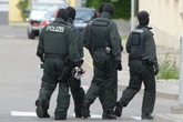 Blutige Attacke in eigener Wohnung: Mann taucht plötzlich in Klinik auf