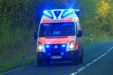 Baum-Crash auf Bundesstraße: Mann in Auto eingeklemmt und gestorben