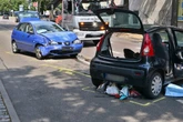 Unfall mit drei teils schwer Verletzten in Stuttgart: Feuerwehr befreit eingeklemmte Fahrerin aus Wagen