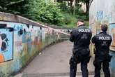 Tödliche Messerattacke auf Radweg: 60-Jährige stirbt - Angehöriger festgenommen