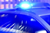 Passanten entsetzt: Roller-Fahrer düst mit steifem Penis durch die Stadt