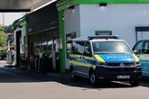 Verwüstung auf A2-Rasthof: Hannover-Fans gehen auf Mitarbeiterin los