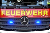 Auto gerät unter Lastwagen und wird 400 Meter mitgeschleift: Ehepaar verletzt