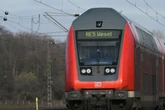 Kripo ermittelt: Durchtrennte Kabel legen wichtige Bahnstrecke in NRW lahm
