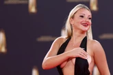 Evelyn Burdecki verdreht beim Deutschen Fernsehpreis alle Köpfe