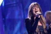Kelly Clarkson überrascht bei Auftritt plötzlich mit persönlichem Geständnis: "Desaster"