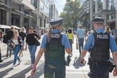 Tritte, Blut und Schlafsäcke: Polizei-Einsatz mit Folgen auf der Prager Straße