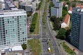 Junger Mann in Dresdner Innenstadt beraubt: Täter attackiert Opfer mit Glasflasche