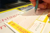Chance eins zu 140 Millionen: Spieler aus Südwesten räumt im Lotto ab