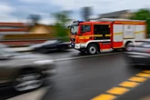 Lagerhalle voller Heu und Stroh in Flammen: Hoher Schaden in der Börde