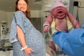 Als dieses XXL-Baby geboren wird, verschlägt es im Kreißsaal allen die Sprache