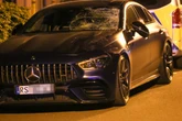 24-Jähriger rast mit 600-PS-Benz in Fußgängerinnen: Junge Frau (†19) stirbt in Klinik
