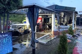 Erst mutwillig zerstört, dann in Flammen: Polizei ermittelt nach Brand von Imbiss-Pavillon