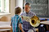 Blechblas-Instrumente aller Art: Hier können Kinder in Dresden ihre Künste testen