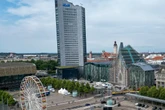 BMW kracht in Tiefgarage am Leipziger Augustusplatz gegen Audi: Zwei Verletzte