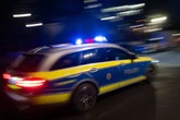 Flucht endet mit Baum-Crash: Teenie (17) ohne Fleppen rast über Rot