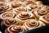 Super saftige Zimtschnecken selber backen: Einfaches Rezept mit Trockenhefe