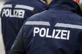 Brandstifter geht mit Beil auf Polizisten los, dann fallen Schüsse