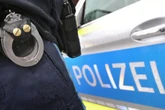 Chemnitz: Betrunkener pinkelt auf Straße und beleidigt Polizisten
