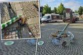 Kurioser Vorfall am Rande der Stadt: Auto fällt "vorzeitig" Maibaum!