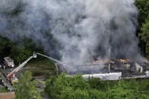 Feuerwehr im Großeinsatz! Dach von Kaufhalle stürzt bei Brand ein