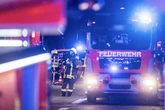 Feuer bricht in Küche aus: Zwei Anwohner kommen ins Krankenhaus