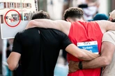Schwer verletzt, Saison-Aus! Deutscher Leichtathlet kracht neben die Matte