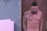 Feuchter Spaß bei "Promi Big Brother": Harald Glööckler lässt sich den Schlauch halten