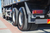 Angetrunkener Trucker-Fahrer kracht mit Schotter-Laster in Friseursalon: Chefin (†60) tot